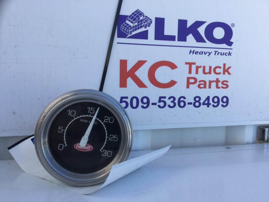 PETERBILT 379 EXHD GAUGE TACHOMETER OEM 1703150001 in Spokane, WA 2007913