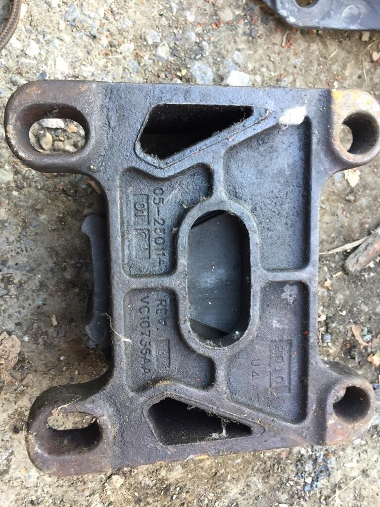 PETERBILT 379 Engine Mounts OEM 0525011 in Abbotsford, BRITISH