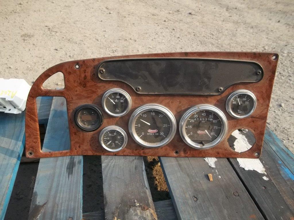 PETERBILT 379 GAUGE CLUSTER in Stockton, CA 2021672