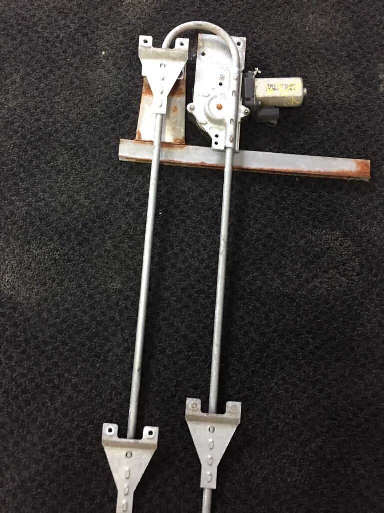 PETERBILT 389 Door Window Regulator, Front in Abbotsford, BRITISH