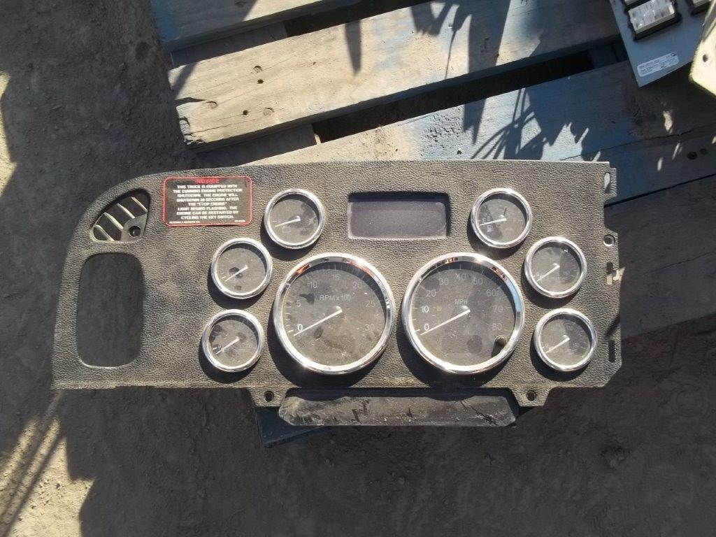 PETERBILT 389 GAUGE CLUSTER in Stockton, CA 2137253