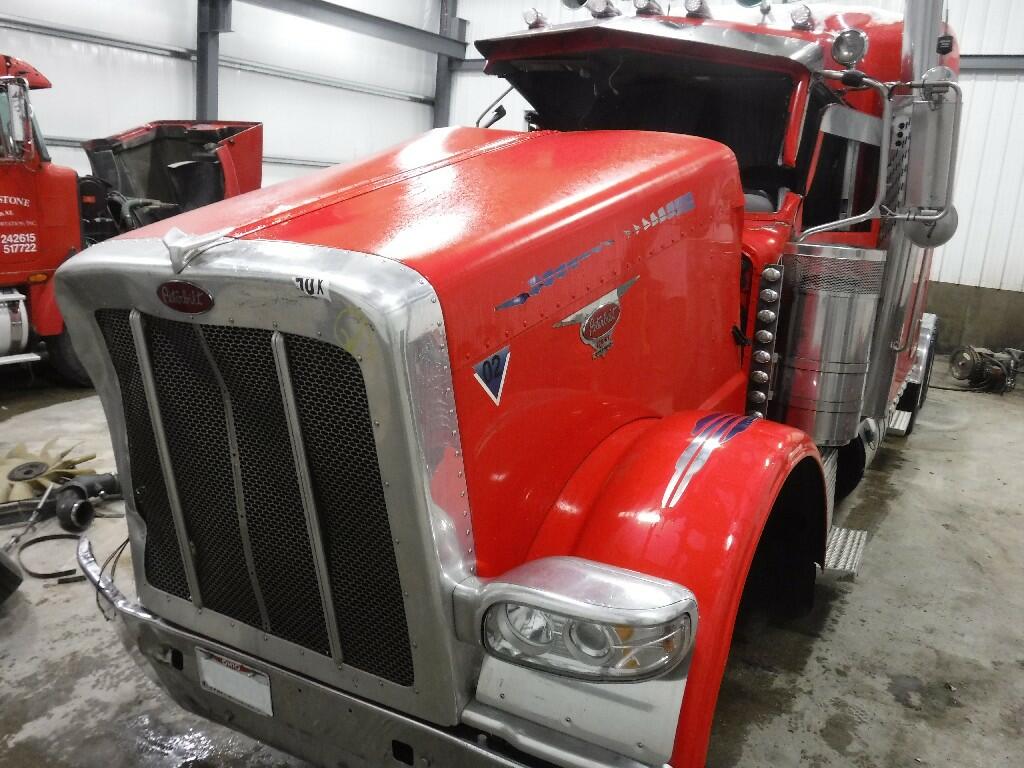 PETERBILT 389 Hood In MORRISVILLE NY 4843 peterbilt-389-hood-in-morrisville-ny-4843