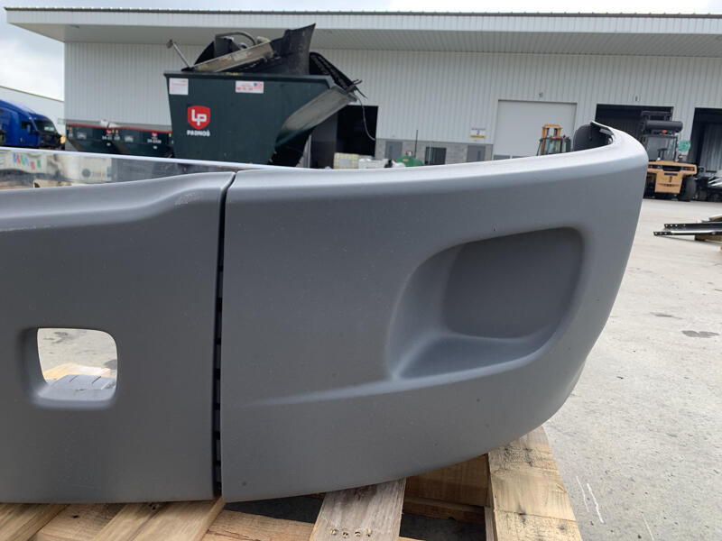 PETERBILT 579 Bumper Assembly, Front in Dorr, MI 60213953