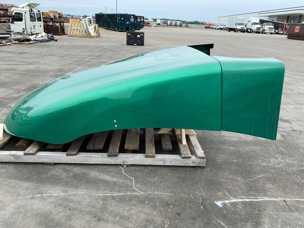 PETERBILT 579 Wind Deflector in Dorr, MI 66210028