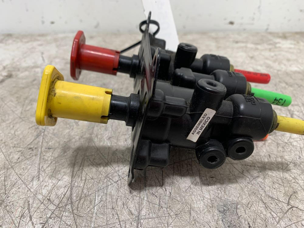 PETERBILT 587 Brake Air Valve in Dorr, MI 36110549