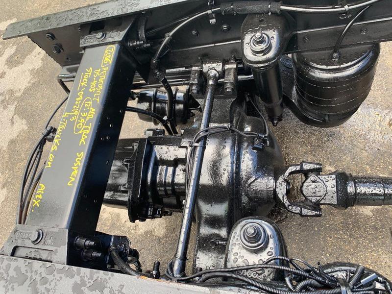 PETERBILT AIR TRAC SUSPEN Cutoff Assembly With Axles) in