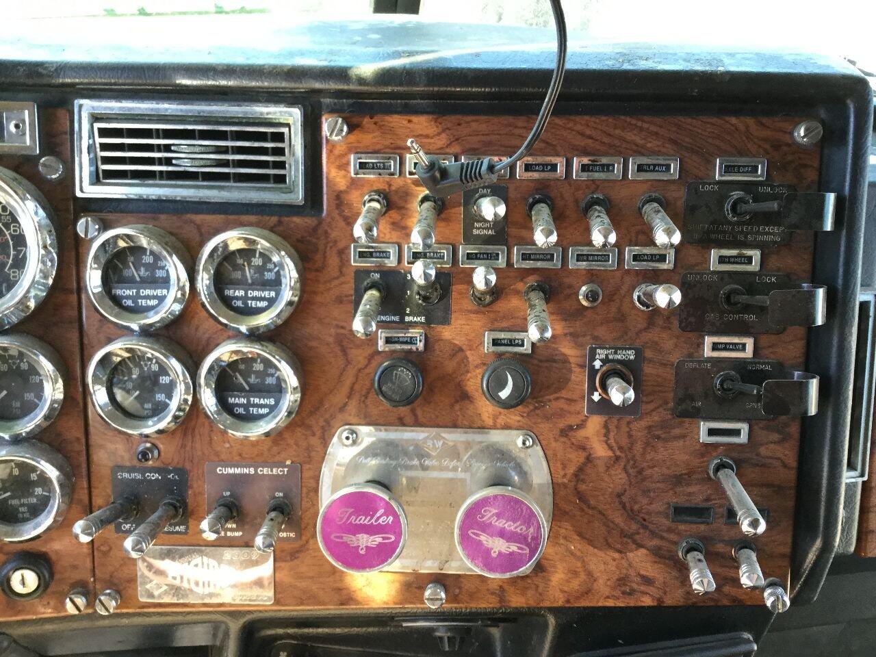 Peterbilt 379 Dash Assembly in Des Moines, IA 24902948