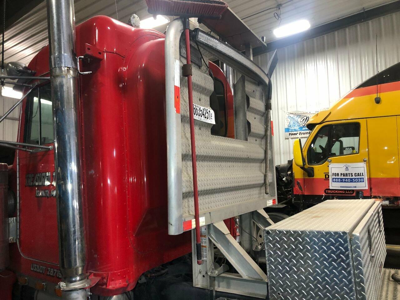 Peterbilt 379 Headache Rack in Sioux Falls, SD 25150685