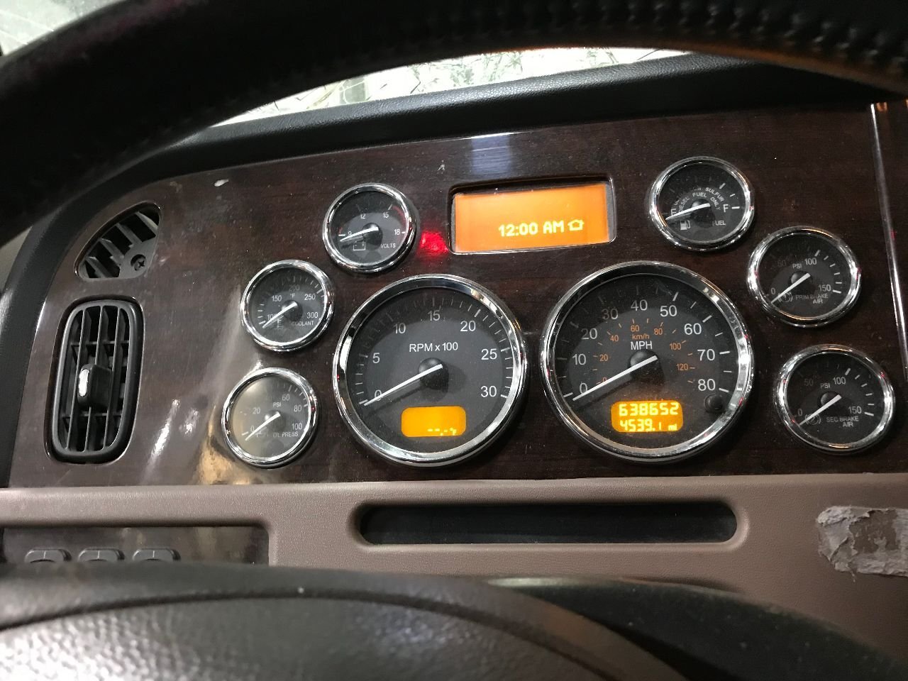 Peterbilt 389 Instrument Cluster OEM S646021500 in Sioux Falls, SD