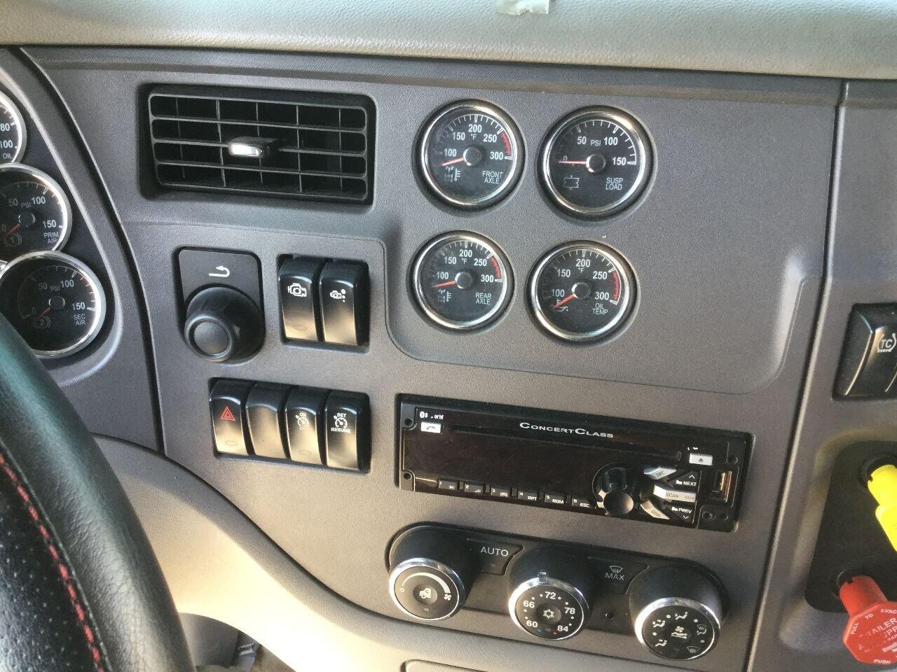 Peterbilt 579 Dash Assembly in Des Moines, IA 24904917