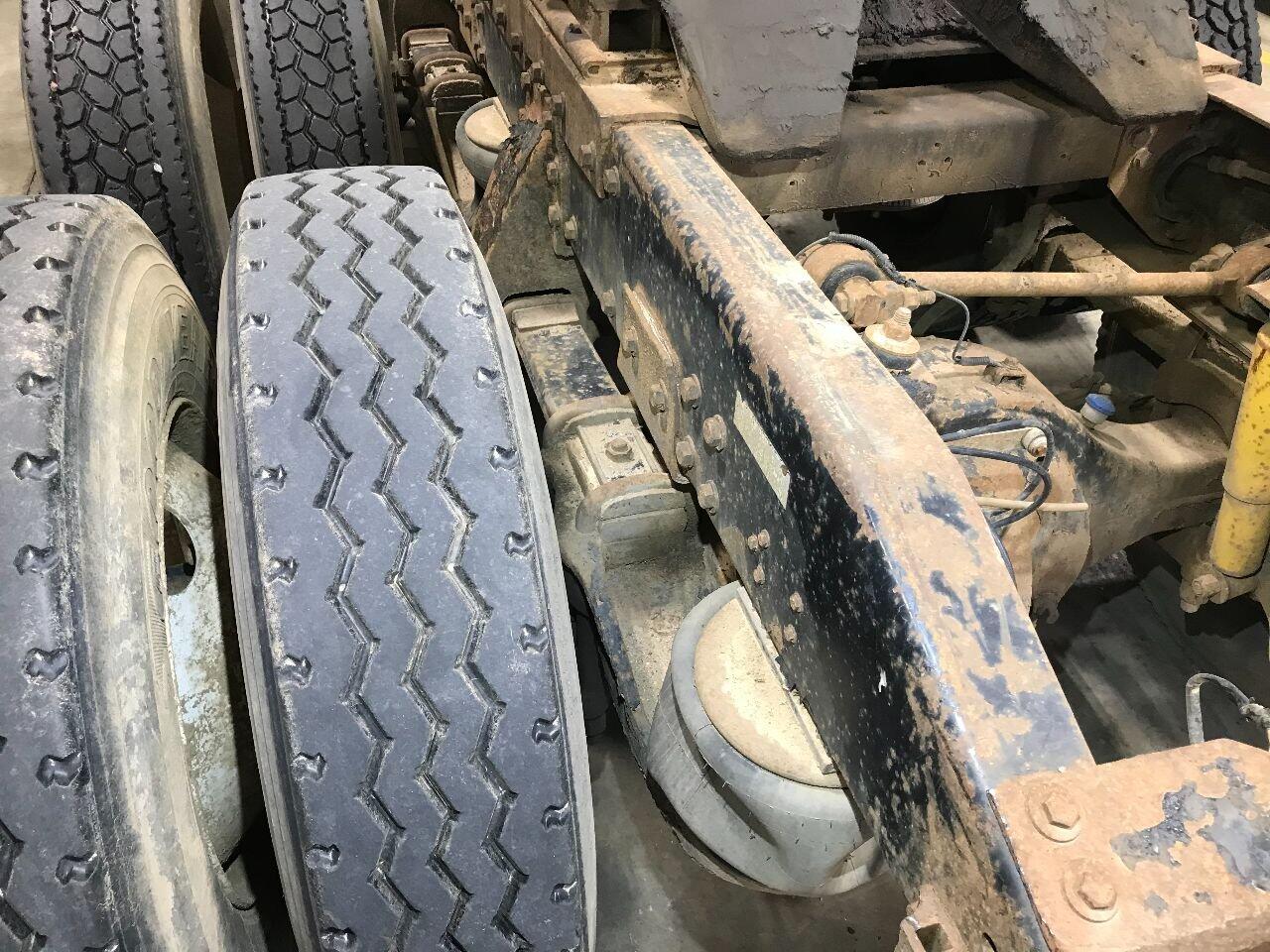 Peterbilt AIR LEAF Suspension in Sioux Falls, SD 25038482