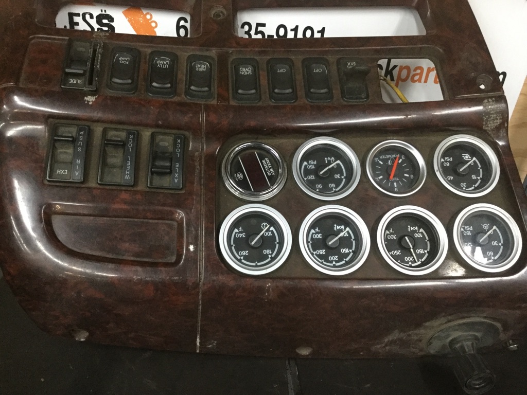 STERLING L9500 SERIES Dash Assembly in Abbotsford, BRITISH COLUMBIA #9658