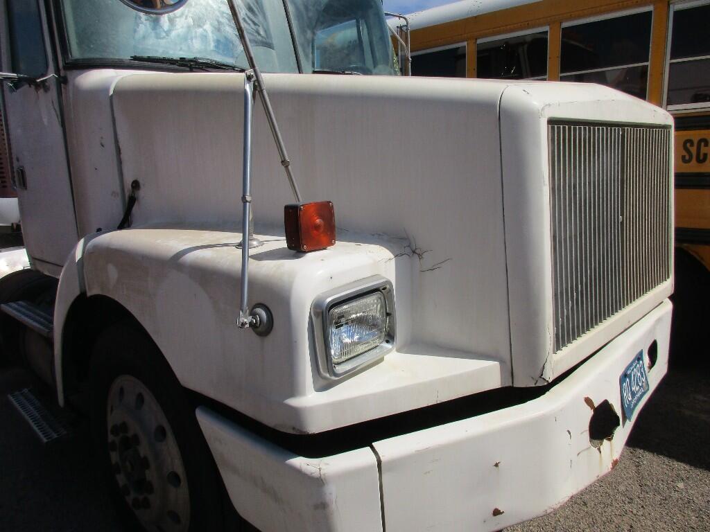 VOLVO/GMC/WHITE WG Hood in Westland, MI 88314