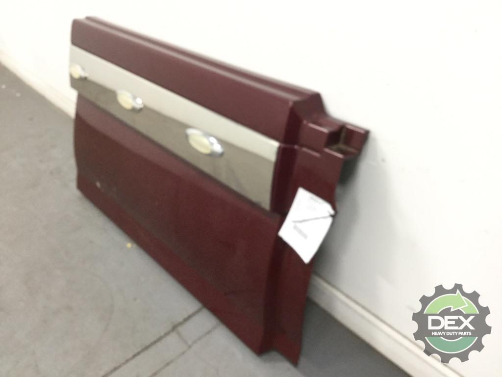 VOLVO VNL630 8916 chassis fairings OEM 20982637 in Advance, NC 394147