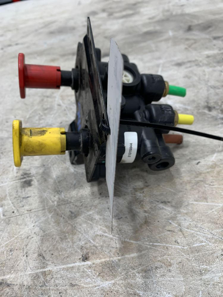 VOLVO VNL Brake Air Valve OEM 21315044 in Dorr, MI 36110651