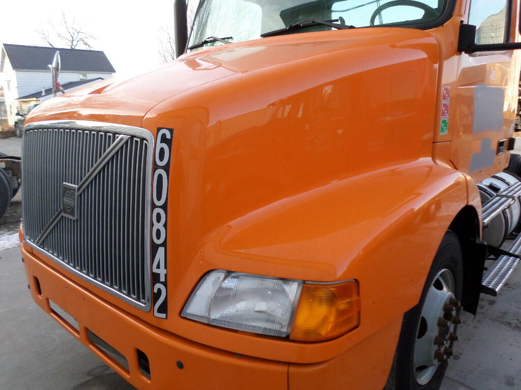 VOLVO VNM HOOD in Wykoff, MN 2121115