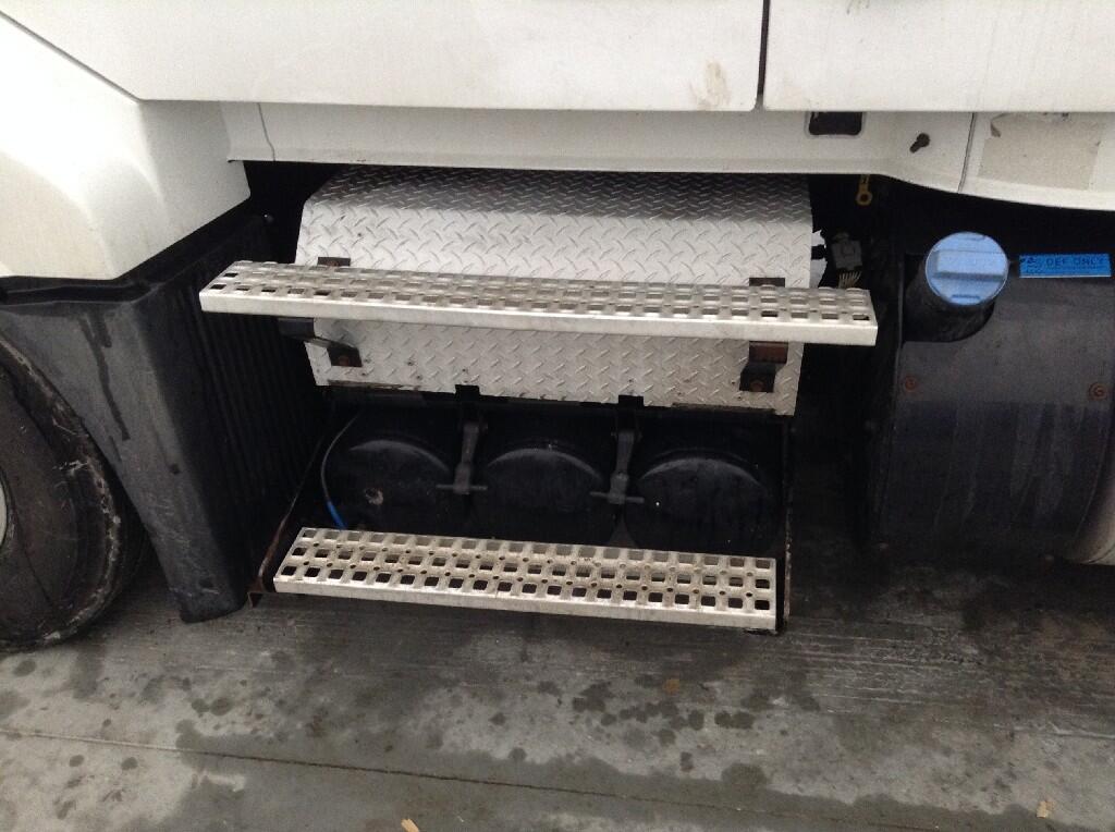 Volvo VNL Battery Box in Council Bluffs, IA 24453851