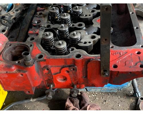 CUMMINS ISB6.7 Cylinder Head