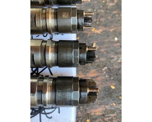 CUMMINS ISB6.7 Fuel Injector