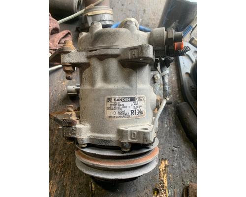 FORD L9000 AC Compressor