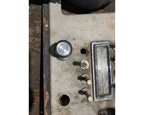 FORD L9000 Dash Panel
