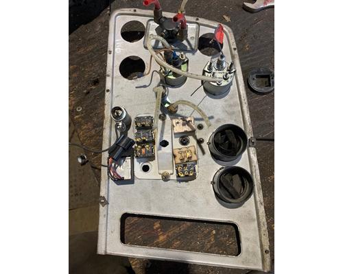 FORD L9000 Dash Panel