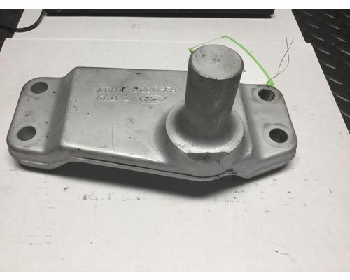 FORD L9000 Engine Mounts