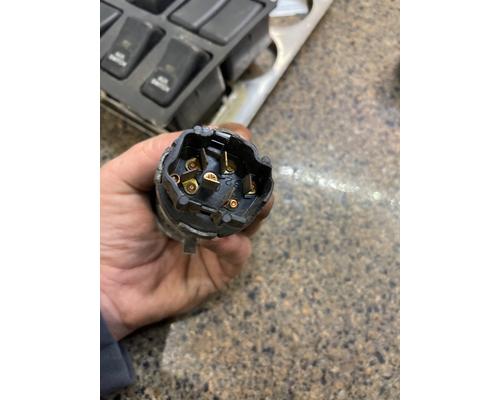 FORD L9000 Ignition Switch