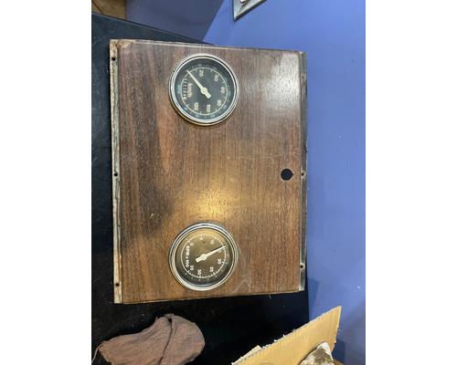 FORD L9000 Instrument Cluster