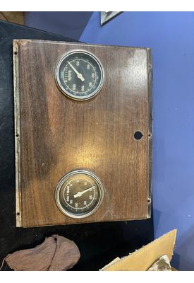 FORD L9000 Instrument Cluster