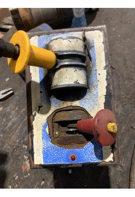 FORD LT9522 LOUISVILLE 122 PTO/PTO Controls