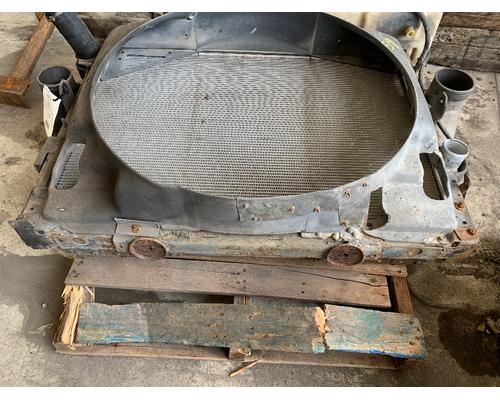 FORD LT9522 LOUISVILLE 122 Radiator