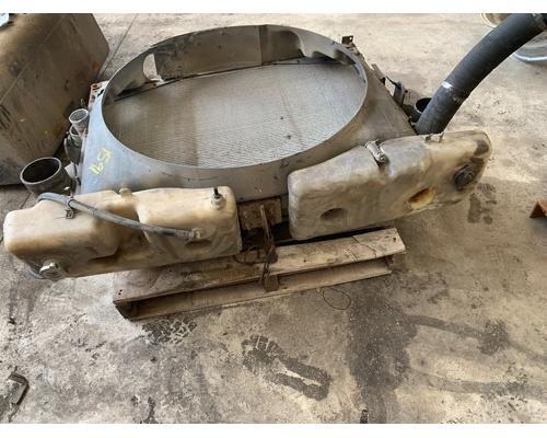 FORD LT9522 LOUISVILLE 122 Radiator