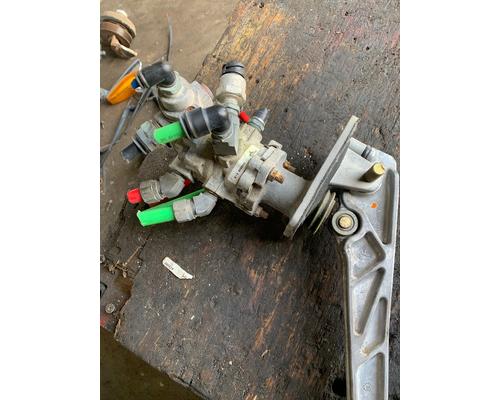FREIGHTLINER CASCADIA 113BBC BrakeClutch Pedal Box
