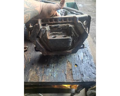 FREIGHTLINER CASCADIA 113BBC Engine Mounts