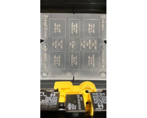 FREIGHTLINER CASCADIA 113BBC Fuse Box
