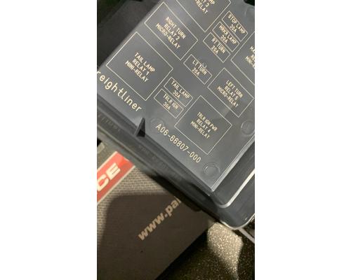 FREIGHTLINER CASCADIA 113BBC Fuse Box