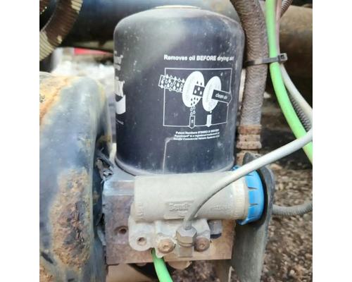  Freightliner Cascadia 113 Air Dryer #