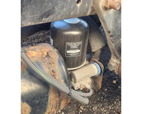  Freightliner Cascadia 113 Air Dryer #