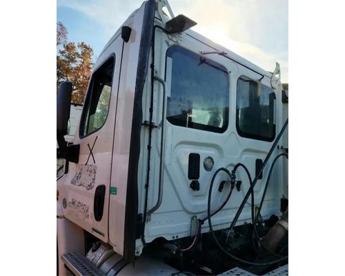 Freightliner Cascadia 113 Cab #