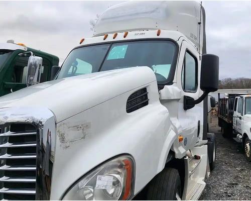  Freightliner Cascadia 113 Cab #