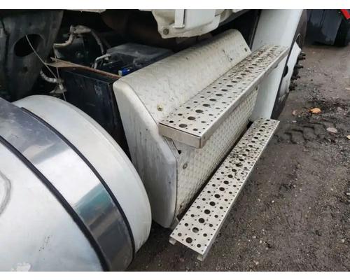  Freightliner Cascadia 113 DPF - Diesel Particulate Filter #