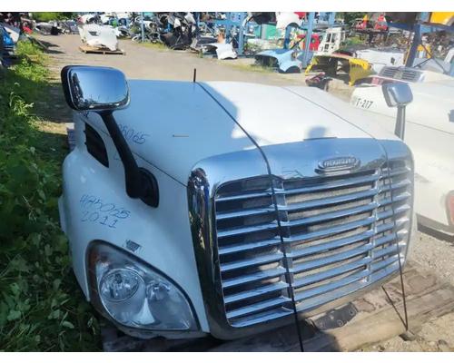  Freightliner Cascadia 113 Hood #