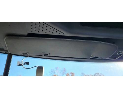  Freightliner Cascadia 113 Visor #