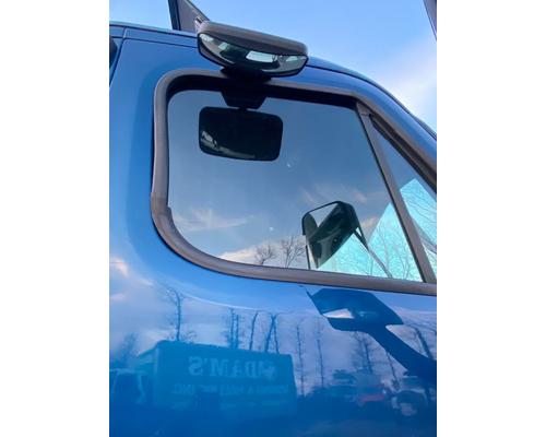  Freightliner Cascadia 113 Windshield #