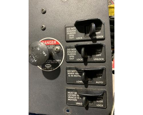 FREIGHTLINER CASCADIA 125BBC Dash Console Switch