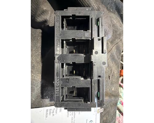 FREIGHTLINER CASCADIA 125BBC Dash Console Switch