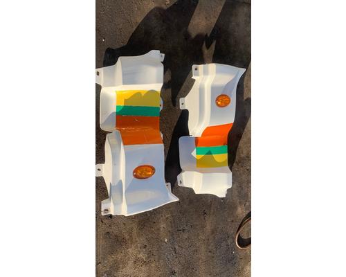 FREIGHTLINER CASCADIA 125BBC Fender