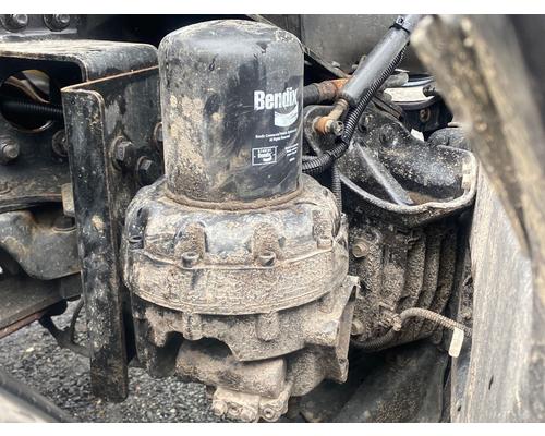  Freightliner Cascadia 125 Air Dryer #