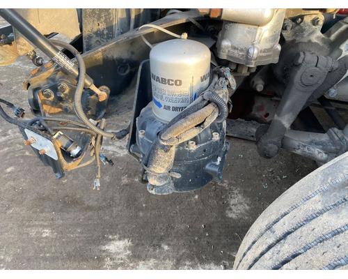  Freightliner Cascadia 125 Air Dryer #